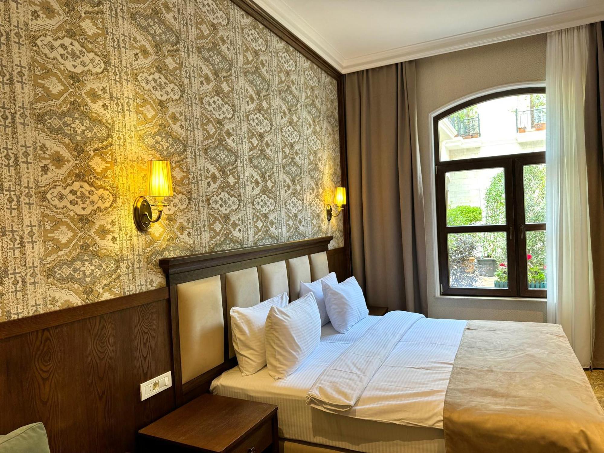 Midway Baku Hotel Exterior foto