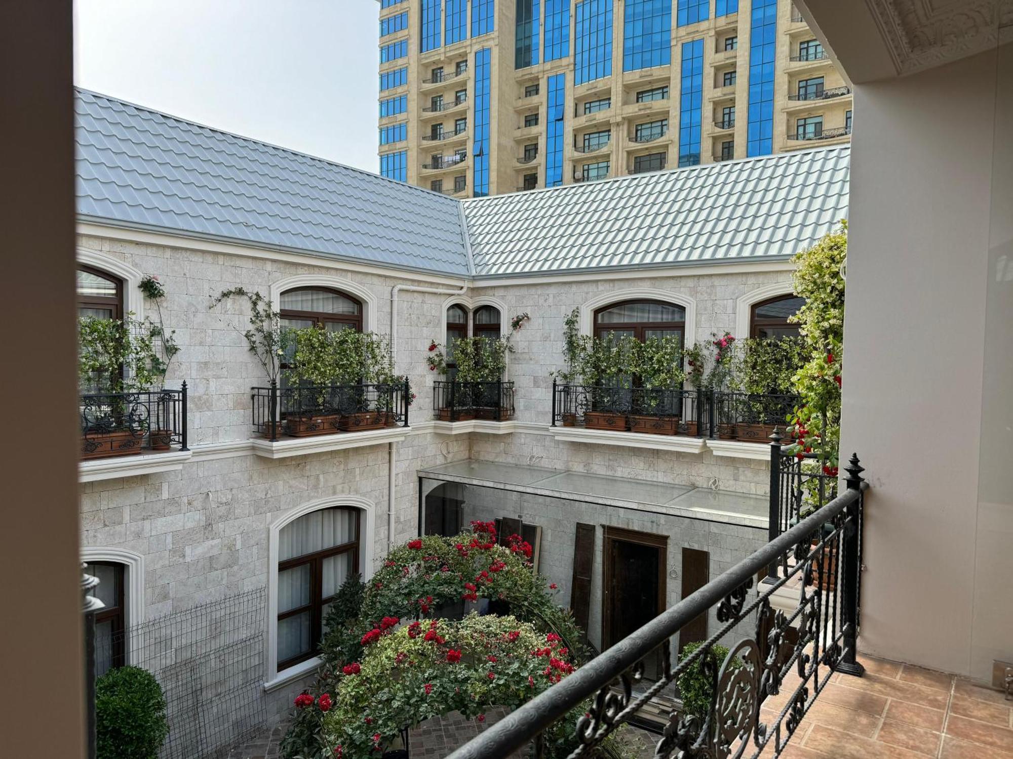 Midway Baku Hotel Exterior foto