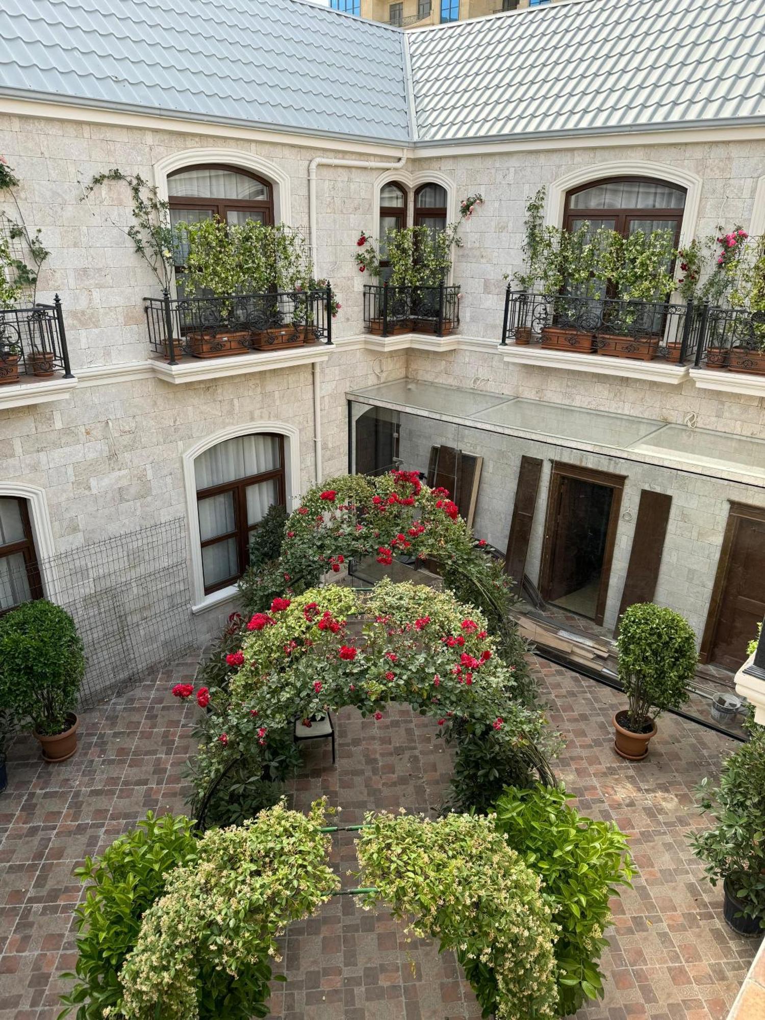 Midway Baku Hotel Exterior foto