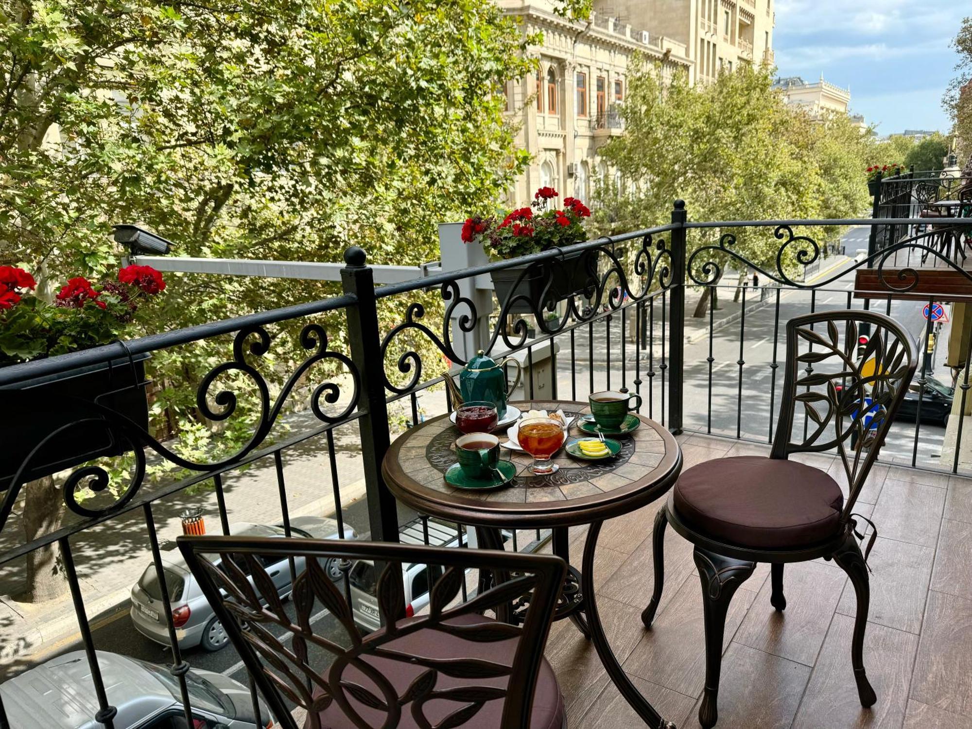 Midway Baku Hotel Exterior foto